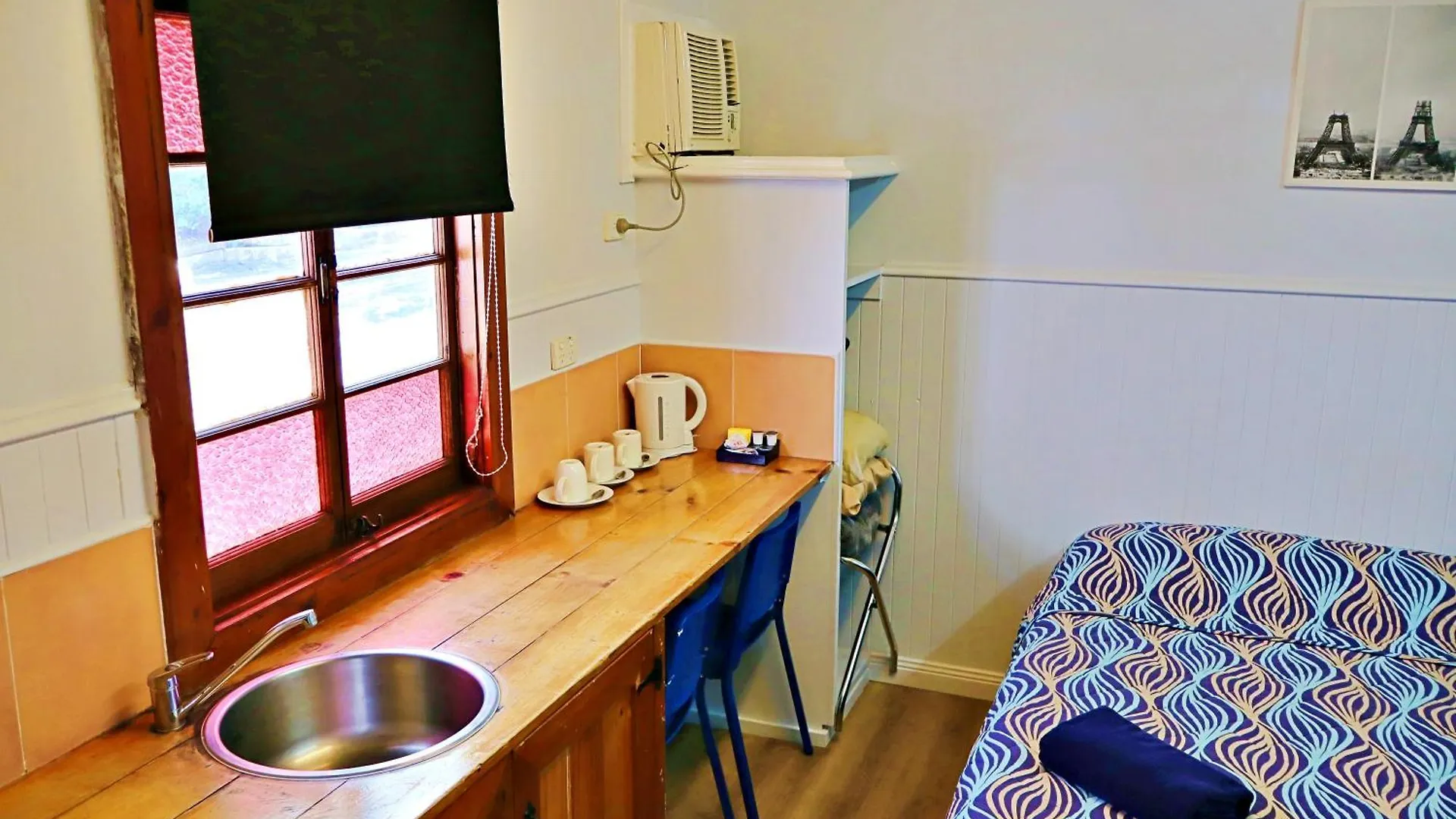***  Brisbane Manor Motel Australia